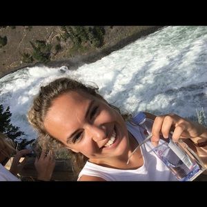 Meet your Posher, Caroline